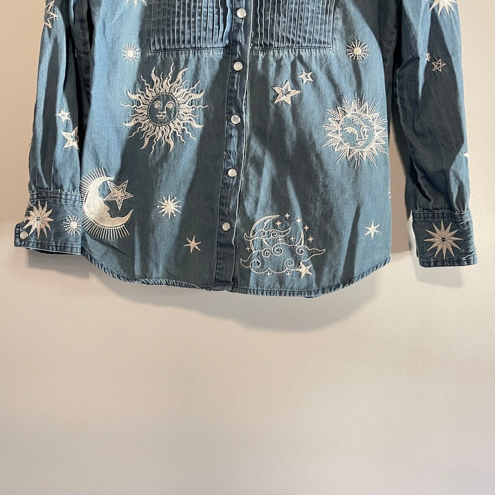 Johnny Was Embroidered Denim Pearl Snap Top Boho Sun Moon Snake Stars Boho XS - Picture 10 of 13